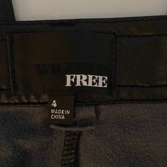 ❗️SOLD❗️Wilfred Free Adrienne Faux Leather Skinny Pants Size 4 - Picture 4 of 5